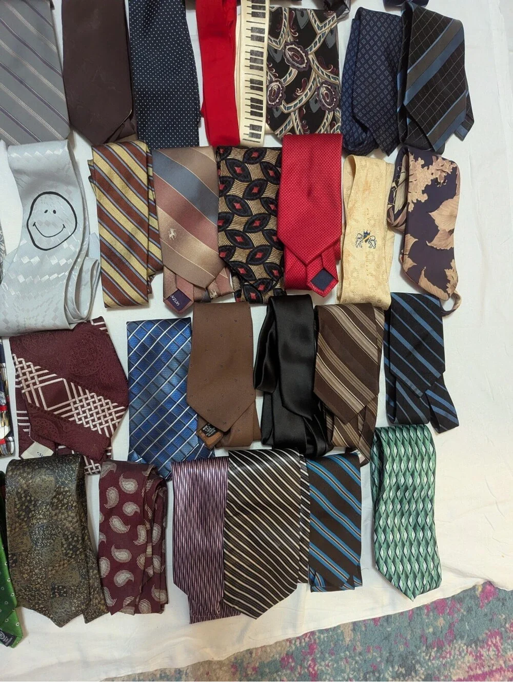 Large Lot of 150 Mens Neckties Ties for Wear Or Crafts Various Brands Colors